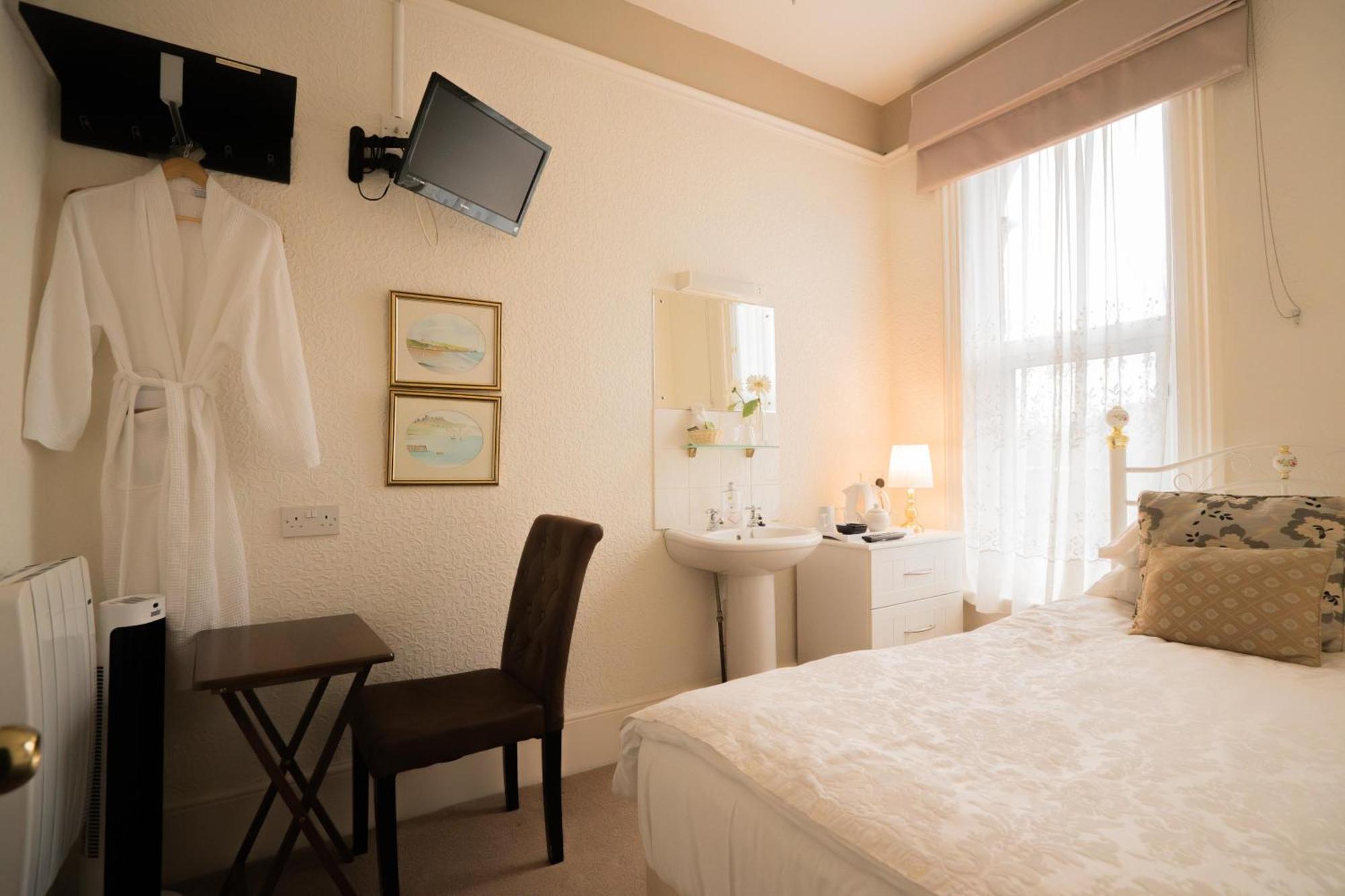 Maison Dieu Guest House Дувър Екстериор снимка
