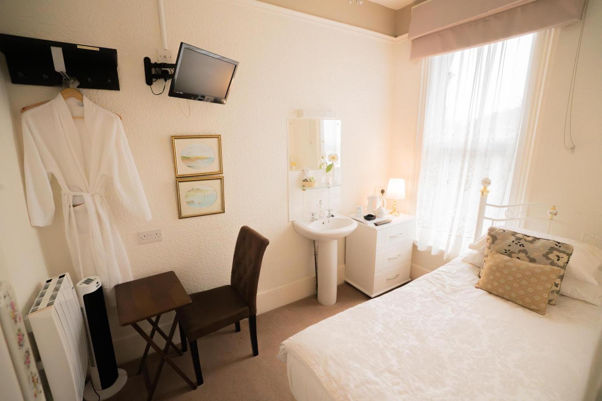 Maison Dieu Guest House Дувър Екстериор снимка