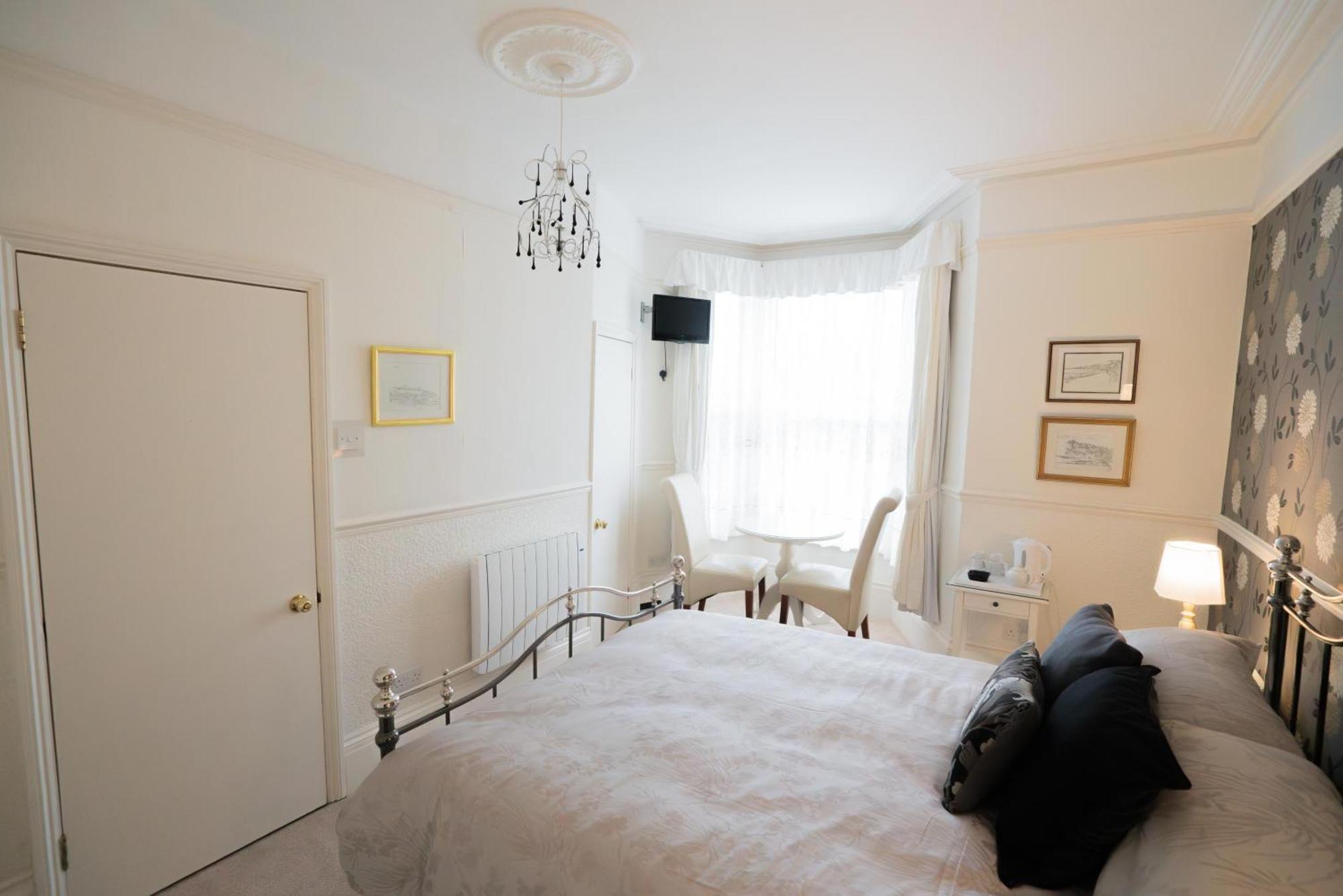 Maison Dieu Guest House Дувър Екстериор снимка